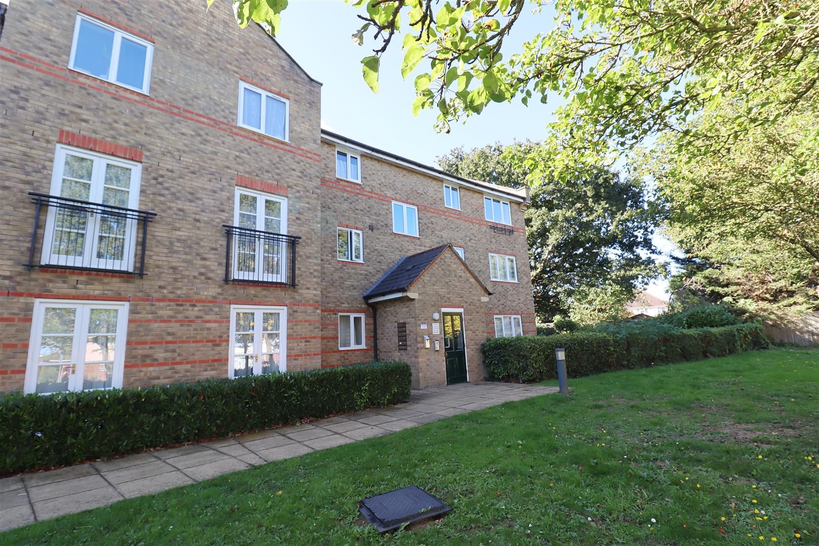 2 bed flat for sale in Nottage Crescent, Braintree CM7 Zoopla