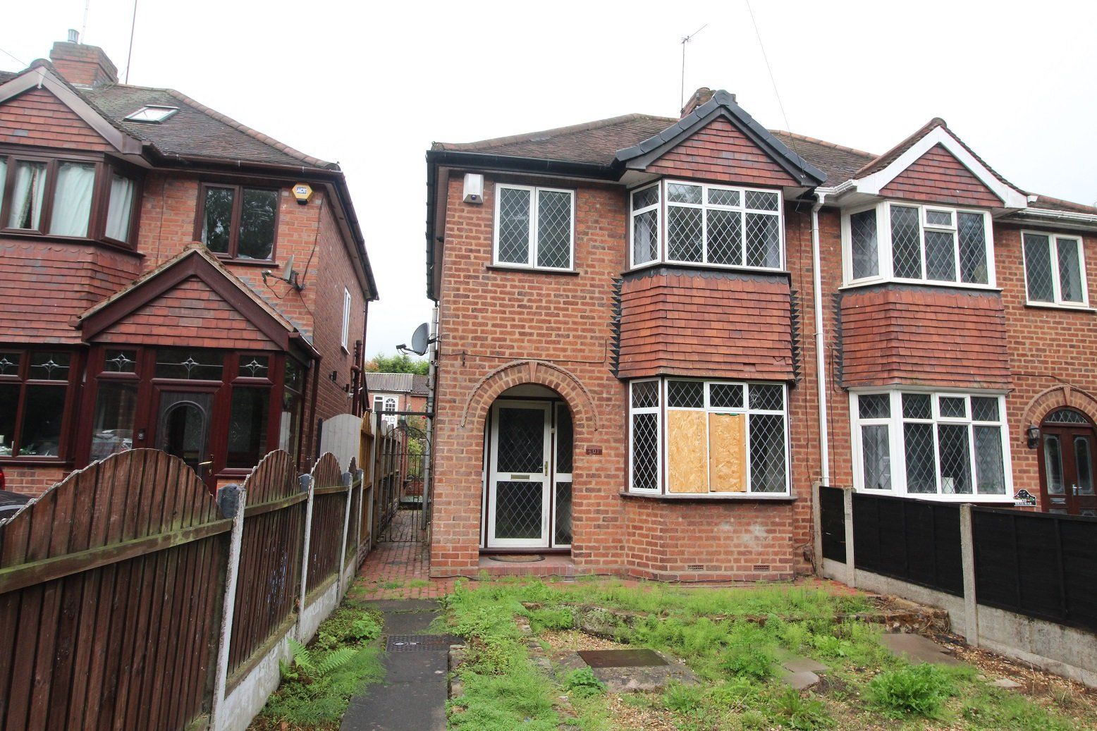 3 bed semidetached house for sale in Wrens Nest Road, Dudley, West