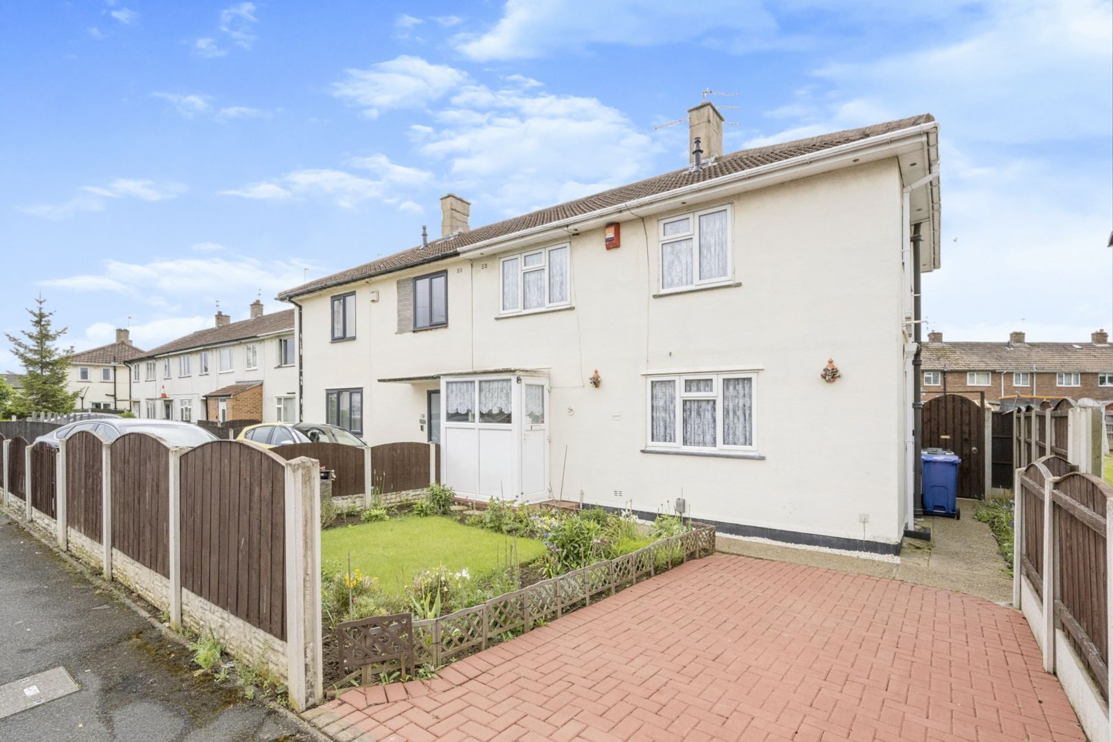 3 bed semidetached house for sale in Chatsworth Crescent, Doncaster