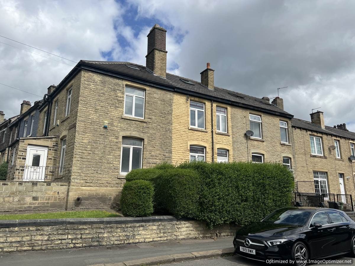4 bed terraced house to rent in Victoria Road, Lockwood, Huddersfield
