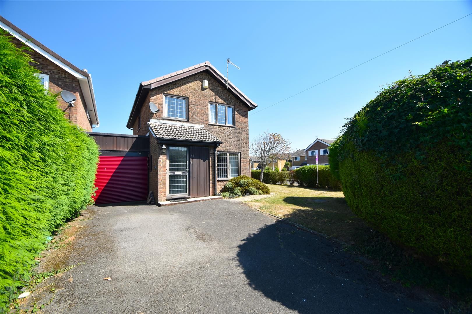 3 bed linkdetached house for sale in Cotswold Close, Portishead