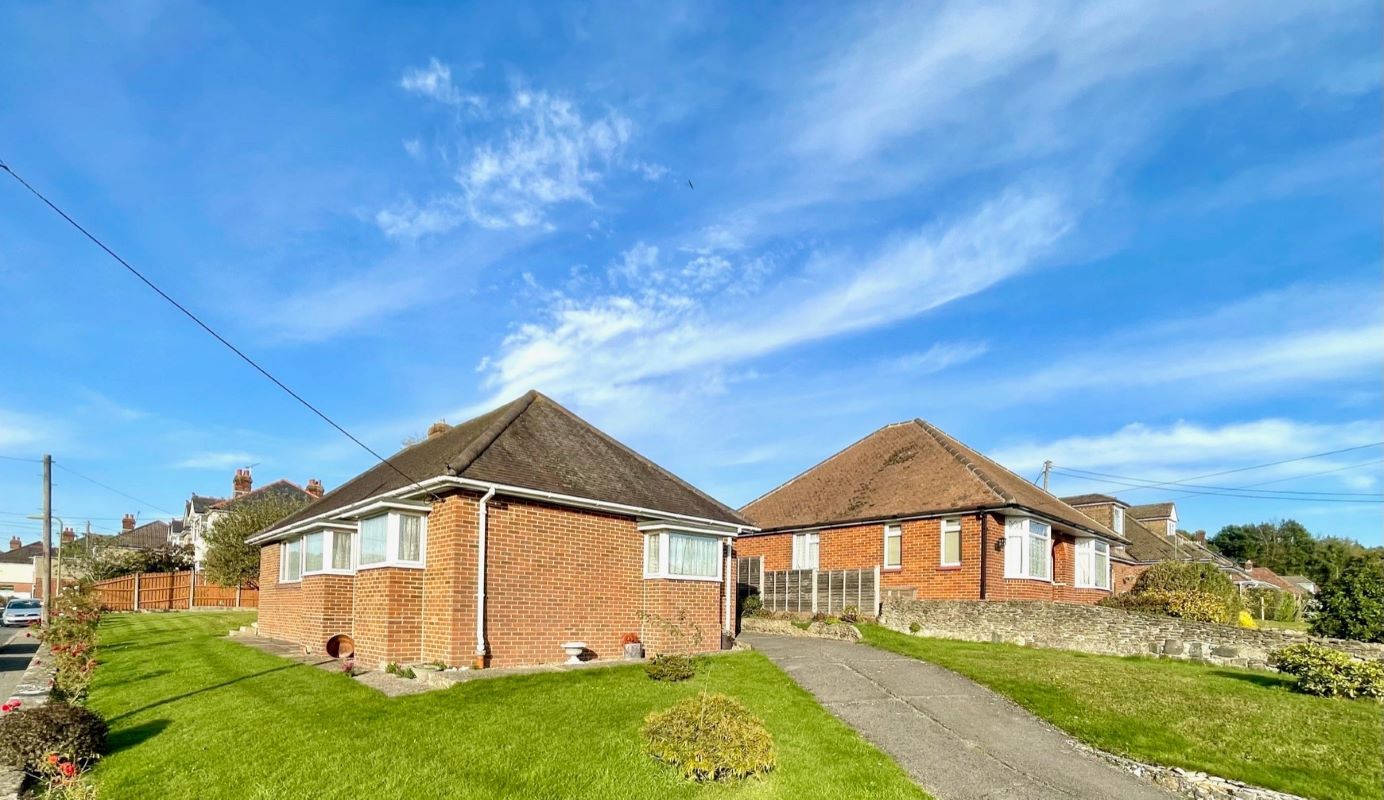 3 bed detached bungalow for sale in 65 Stoke Park Road, Eastleigh, Hampshire SO50