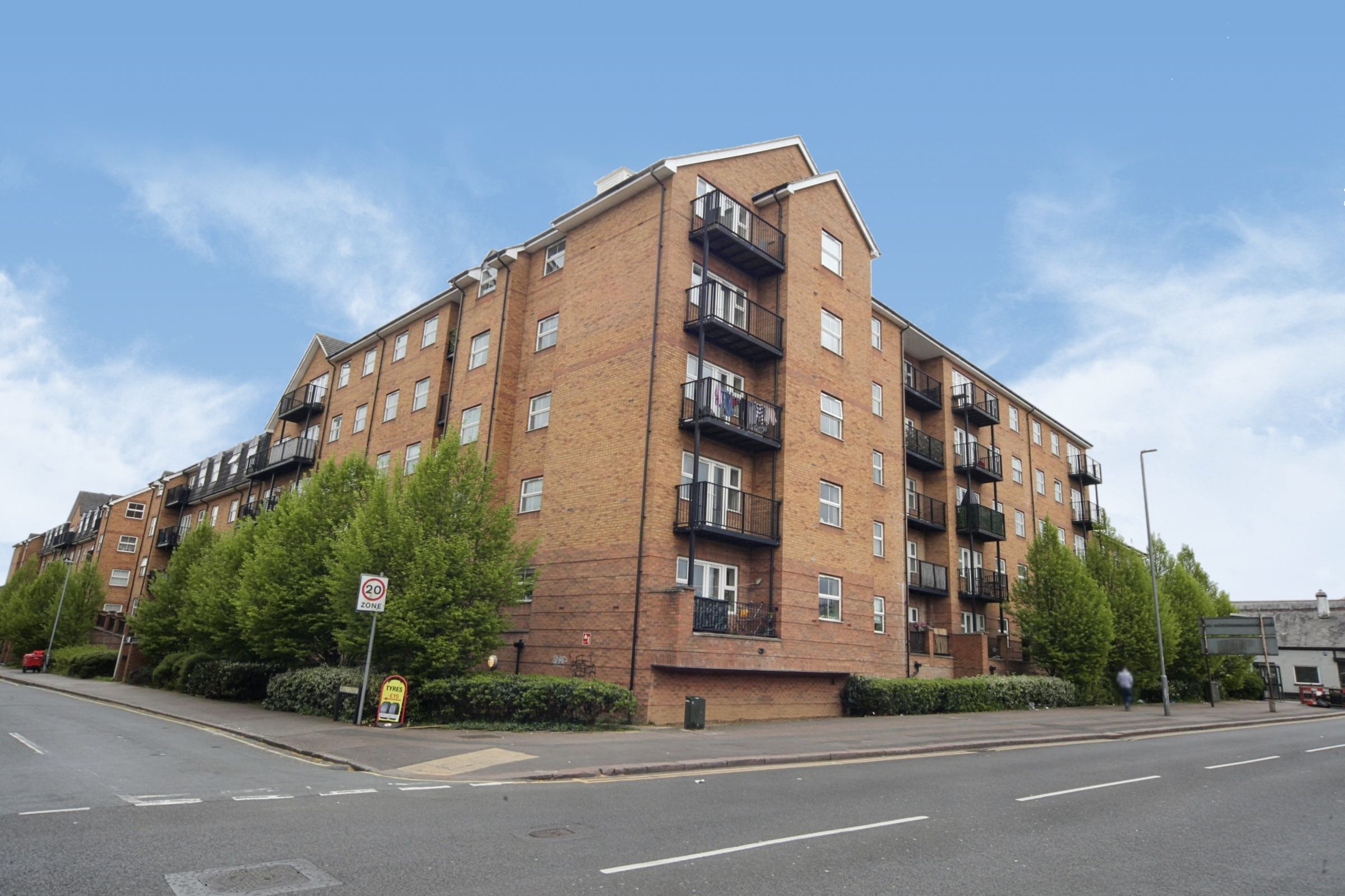 2 bed flat for sale in Holly Street, Luton LU1 Zoopla