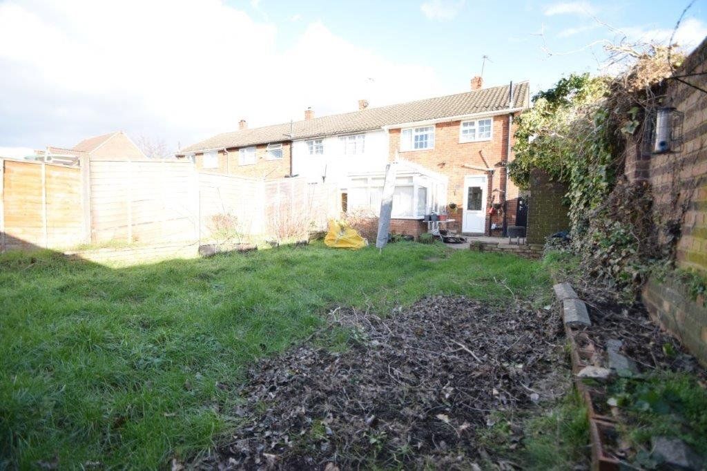 3 bed end terrace house for sale in Long Furlong Drive, Slough