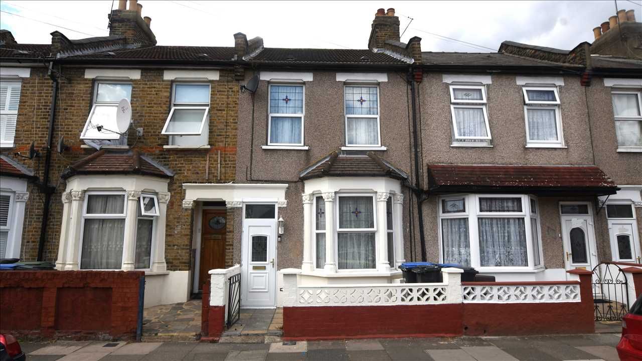 3 bed property for sale in Raynham Avenue, London N18 Zoopla