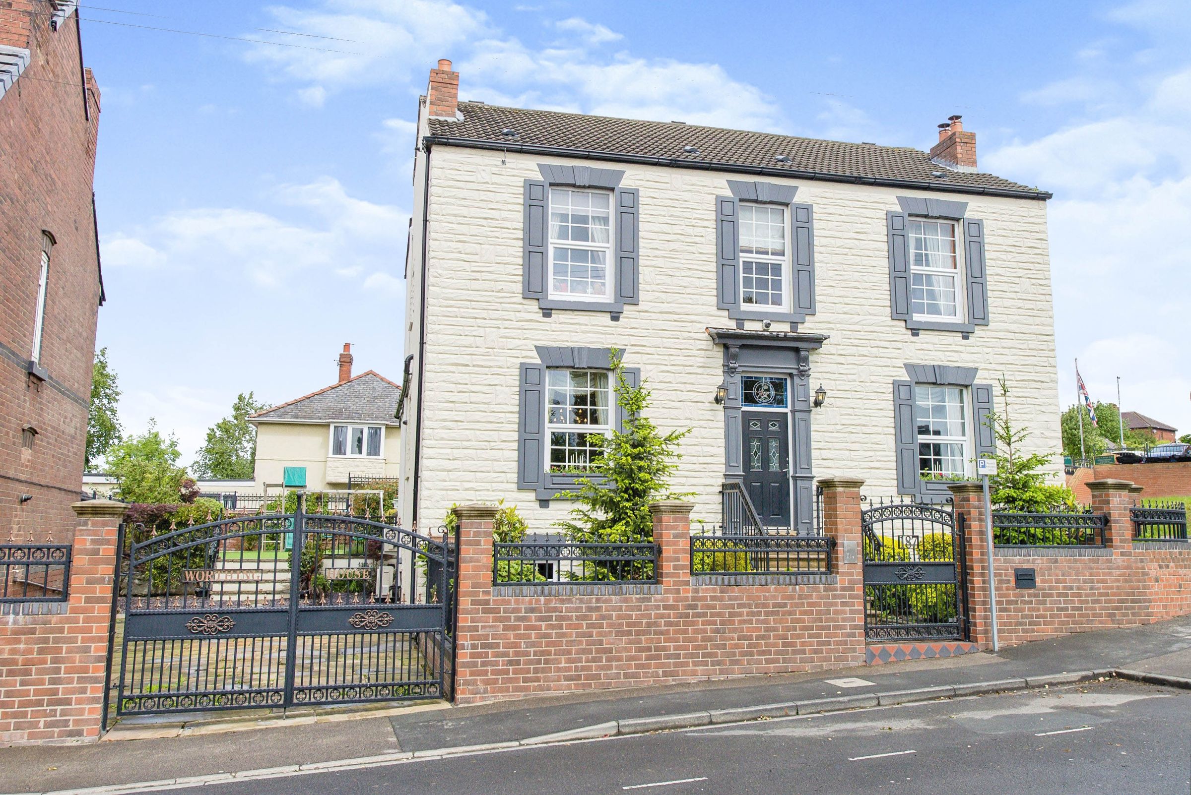 3 bed detached house for sale in Leeds Road, Glasshoughton, Castleford