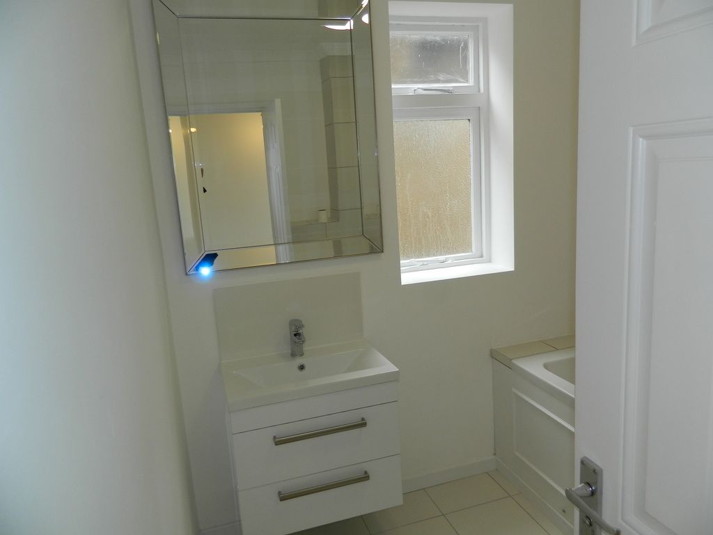 2 bed for sale in Alton Place, Willoughby Road, Langley, Berkshire SL3 Zoopla