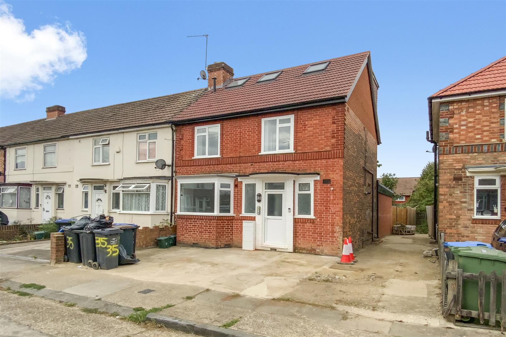 Studio to rent in Bamford Avenue, Wembley HA0 Zoopla