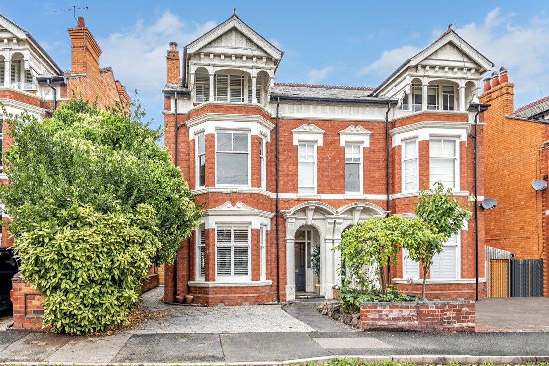 5 bed semidetached house for sale in The Hill Avenue, Worcester WR5