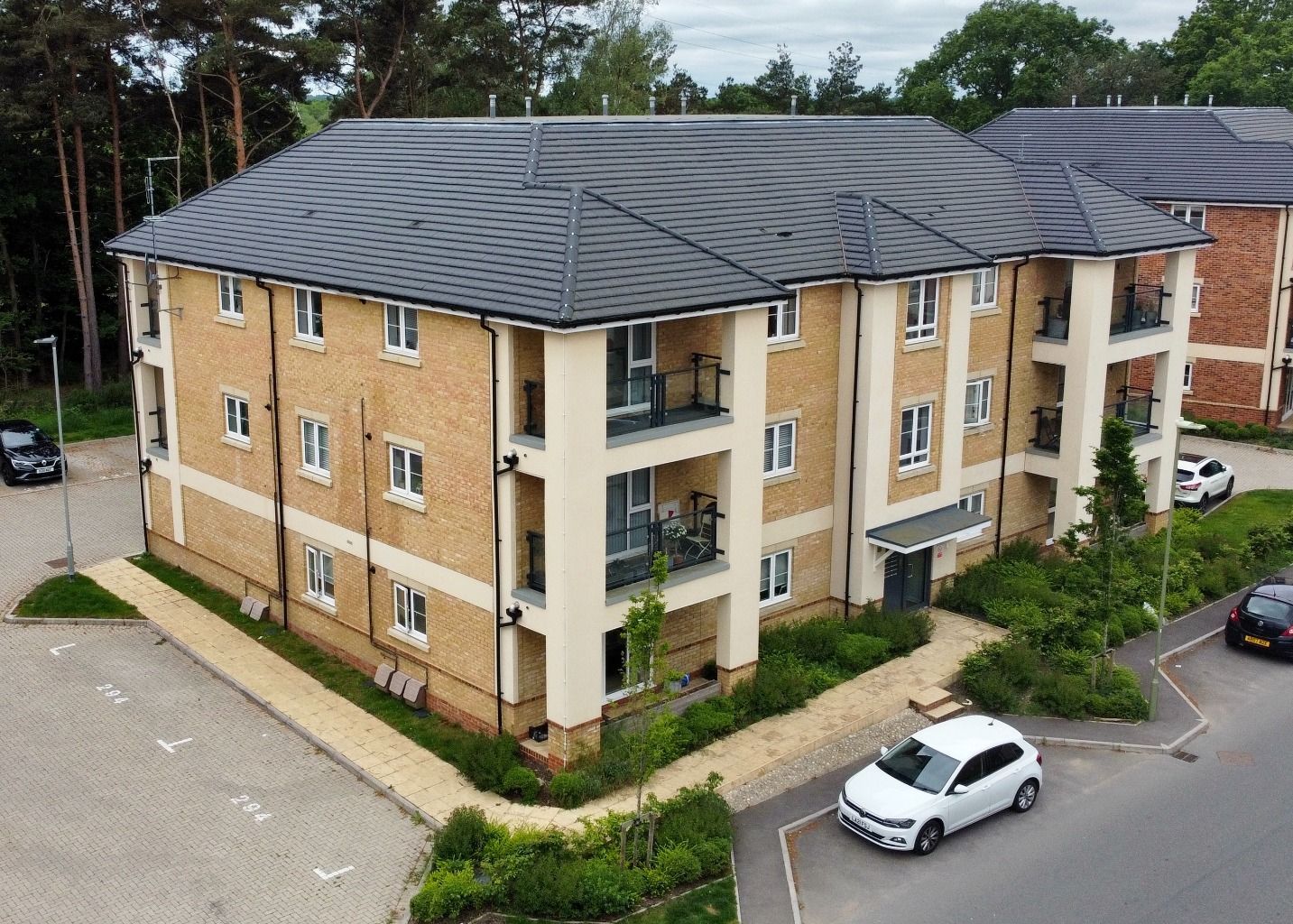 2 bed flat for sale in Hurst Avenue, Blackwater, Camberley, Hampshire