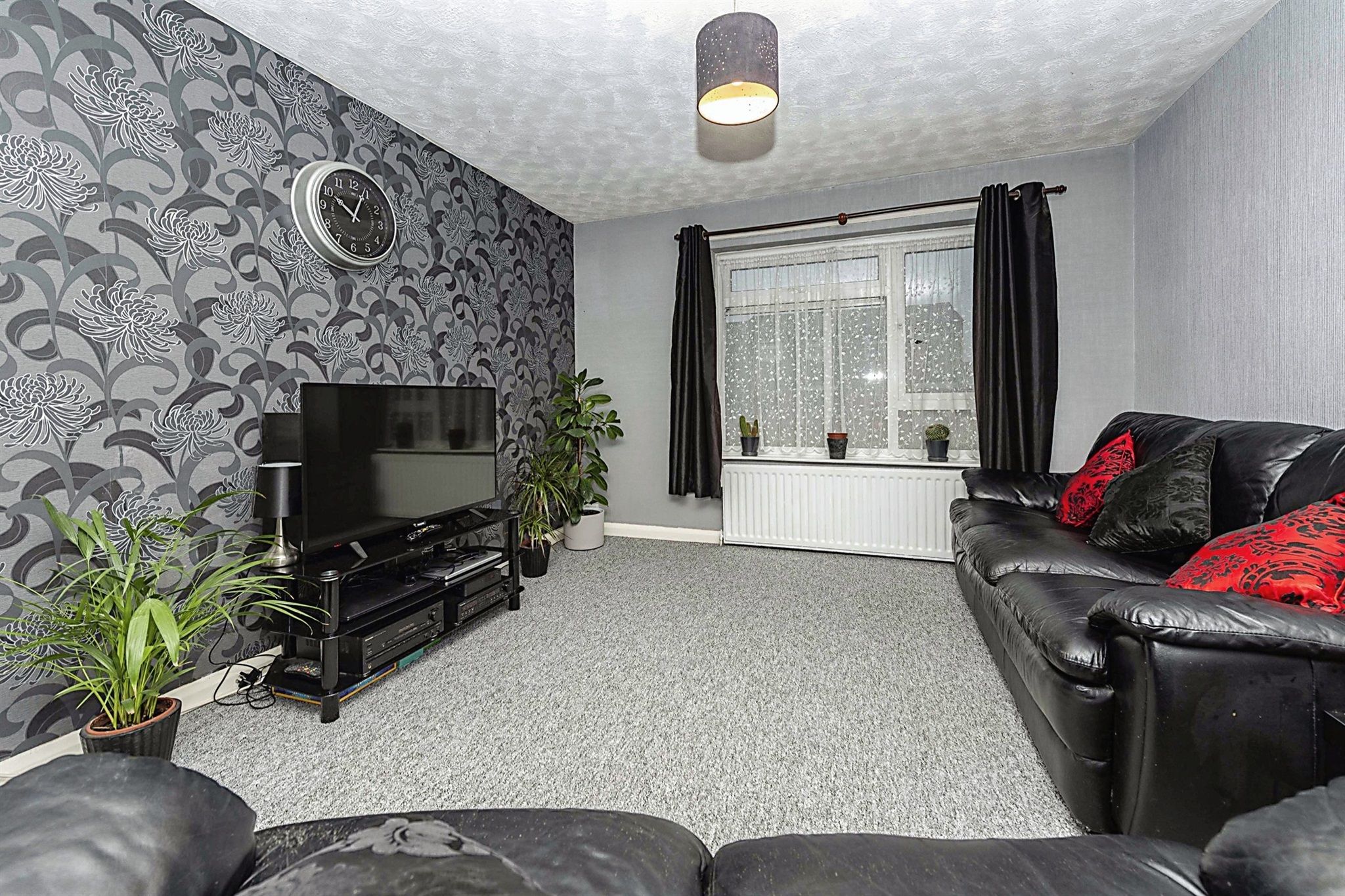 3 bed end terrace house for sale in Lomond Road, Piccotts End, Hemel