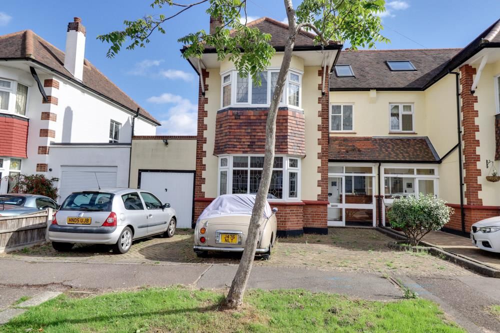 5 bed semidetached house for sale in Tudor Gardens, LeighOnSea SS9