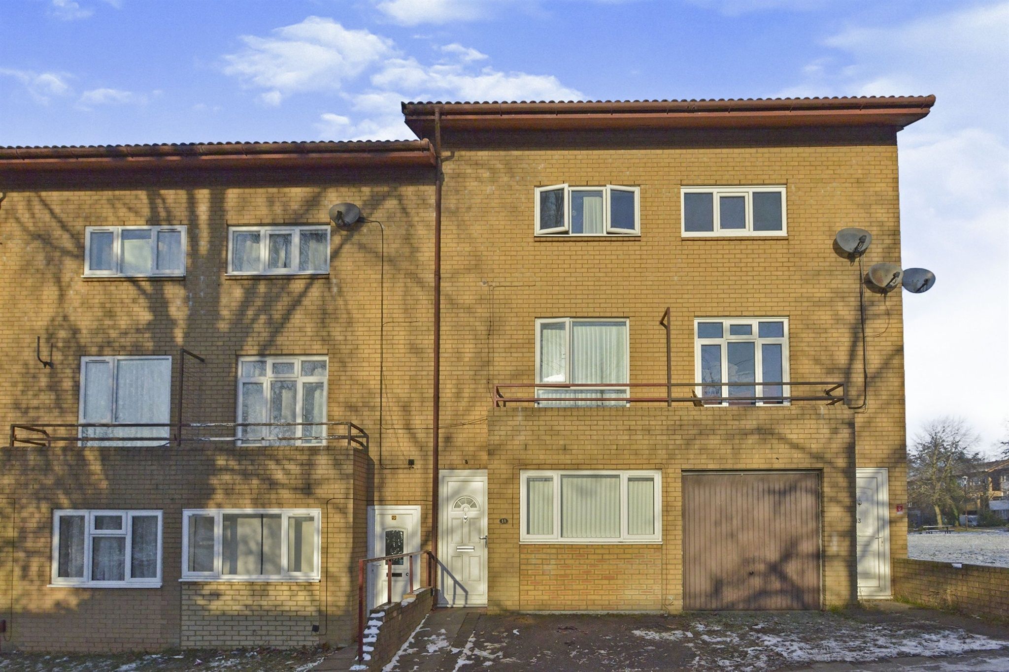 5 bed terraced house for sale in Penryn Avenue, Fishermead, Milton