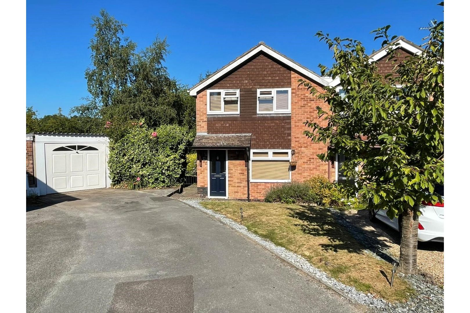 3 bed semidetached house for sale in Dale View Gardens, Kilburn