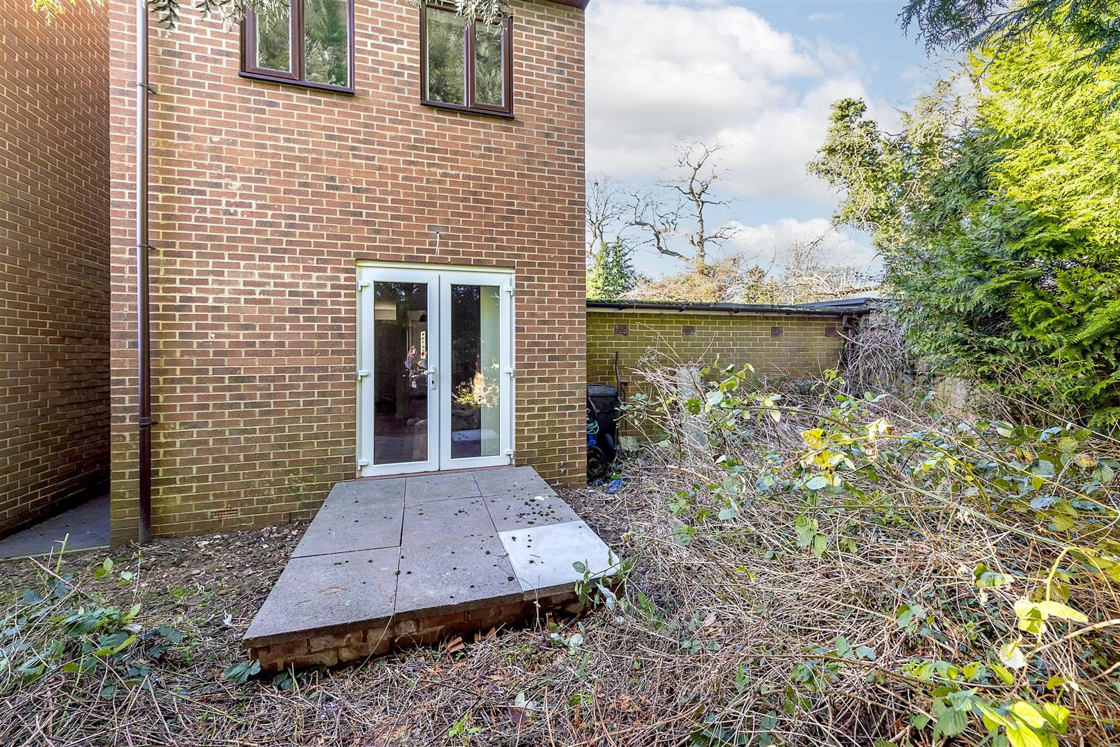 3 bed detached house for sale in The Chennies, Eastmoor Park, Harpenden