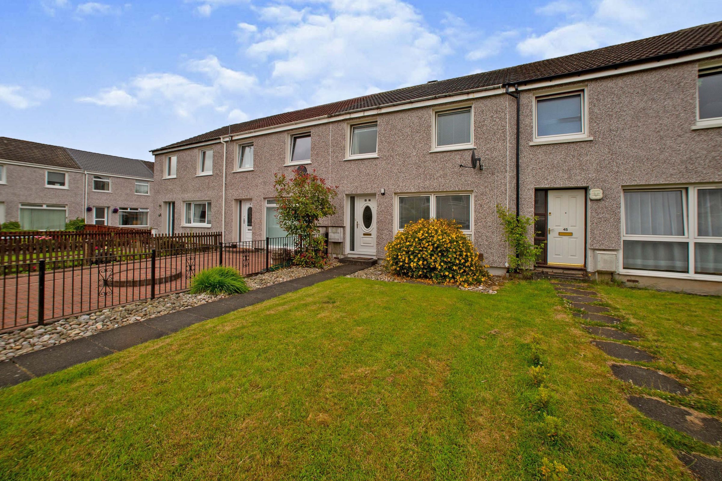3 bed terraced house for sale in Almond Court, Stirling FK7 Zoopla