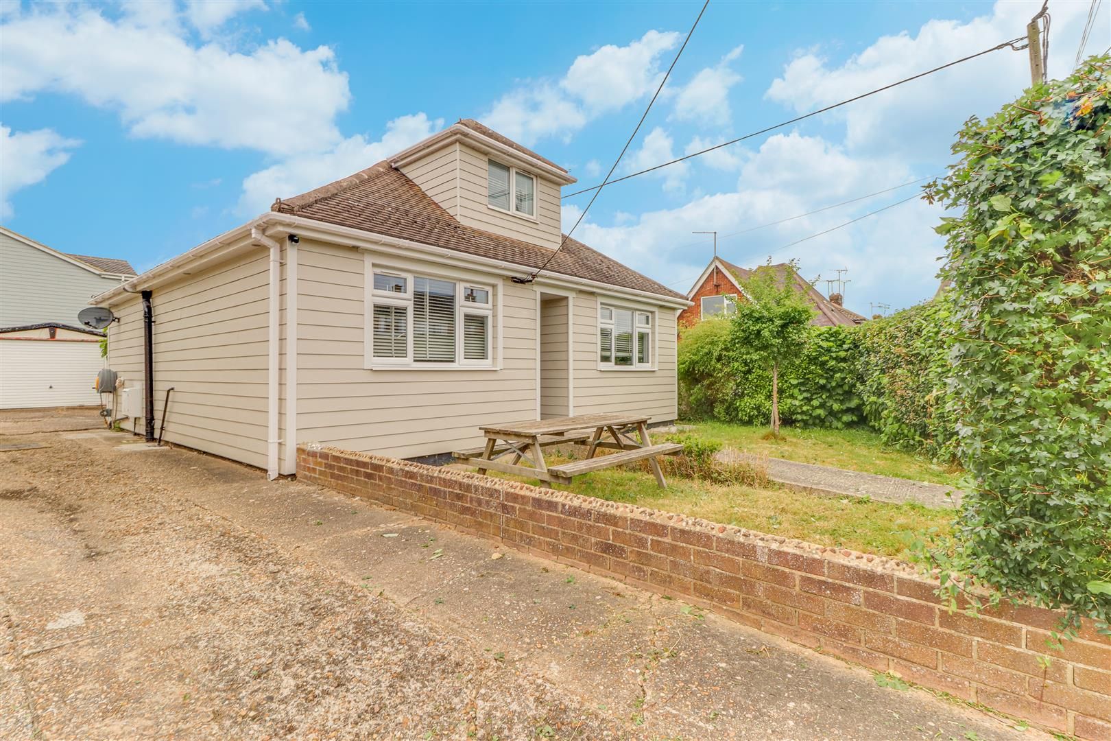 3 bed property for sale in Sutton Court Drive, Rochford SS4 Zoopla