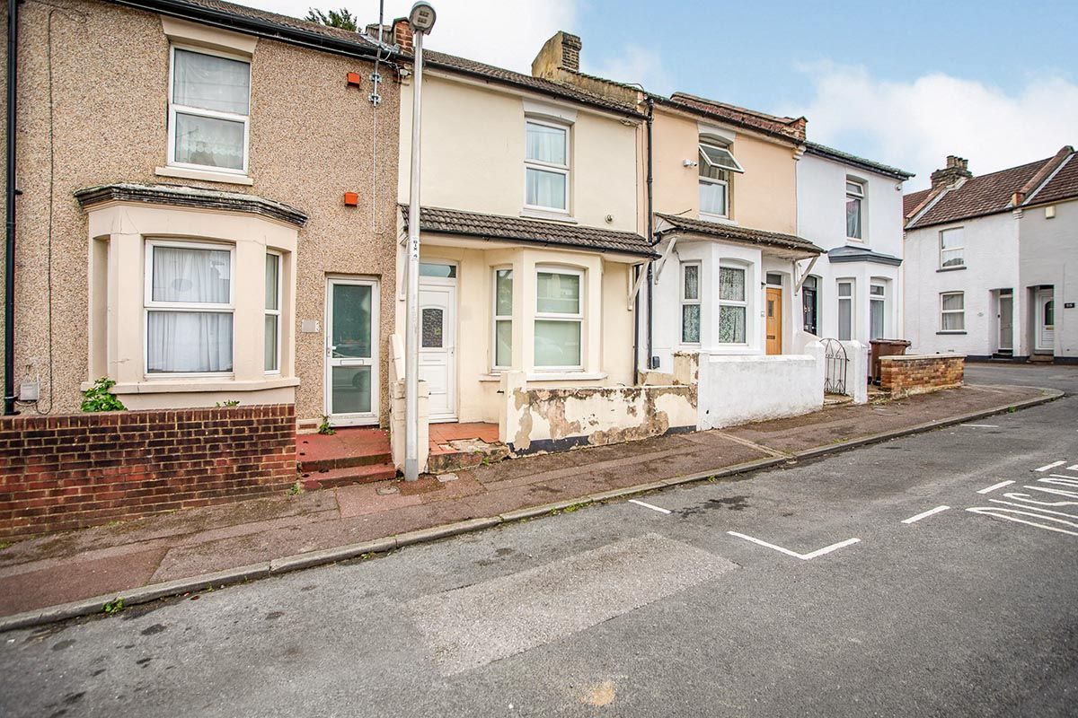 3 bed terraced house for sale in Bright Road, Chatham, Kent ME4 Zoopla