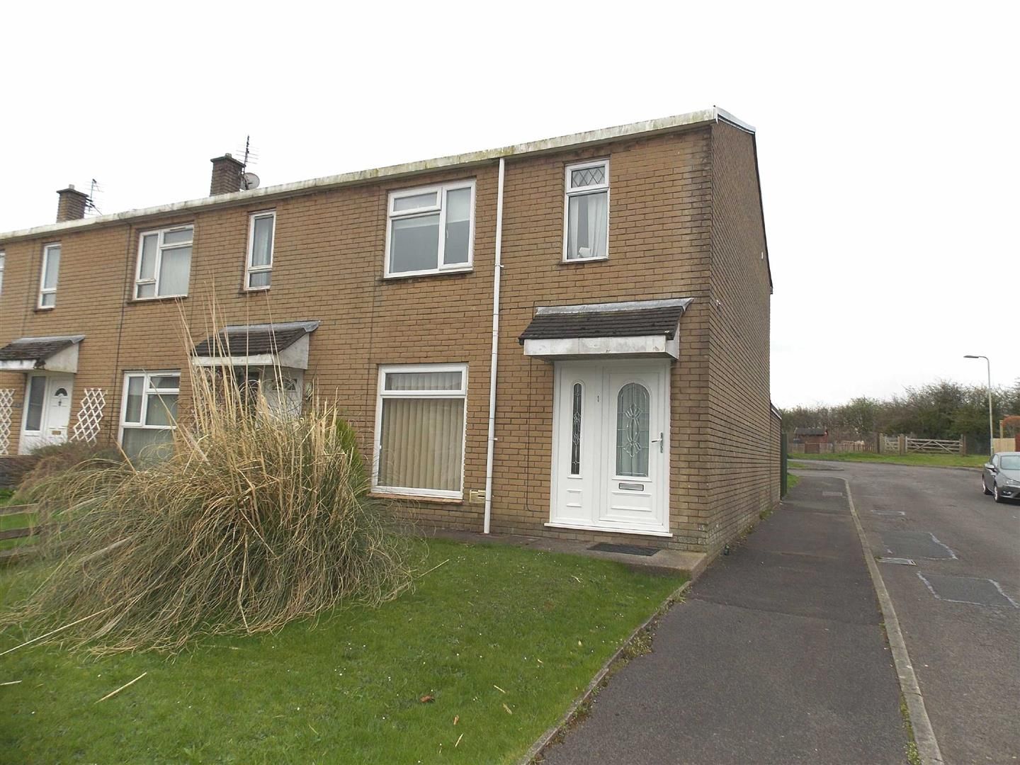 3 bed end terrace house to rent in Laurel Dene, Llanharry, Pontyclun