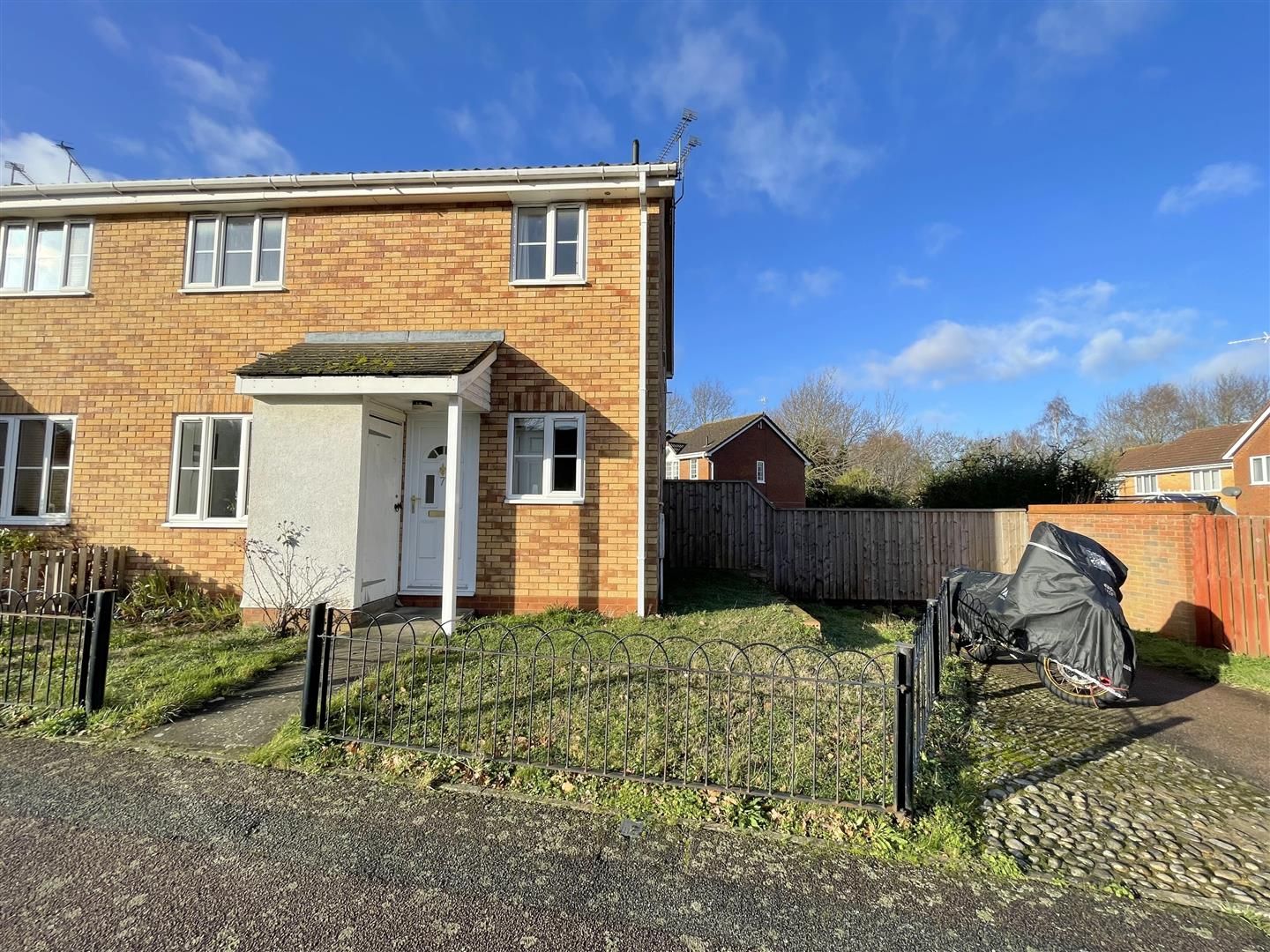 2 bed end terrace house for sale in Foxglove Crescent, Purdis Farm