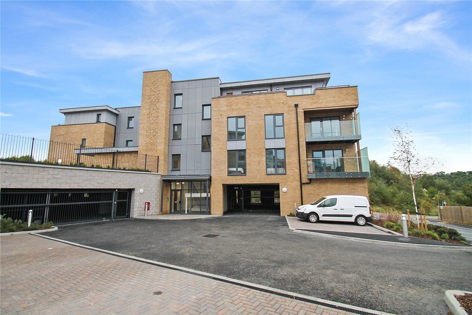 2 bed flat to rent in Heron Court, Castle Hill Drive, Castle Hill