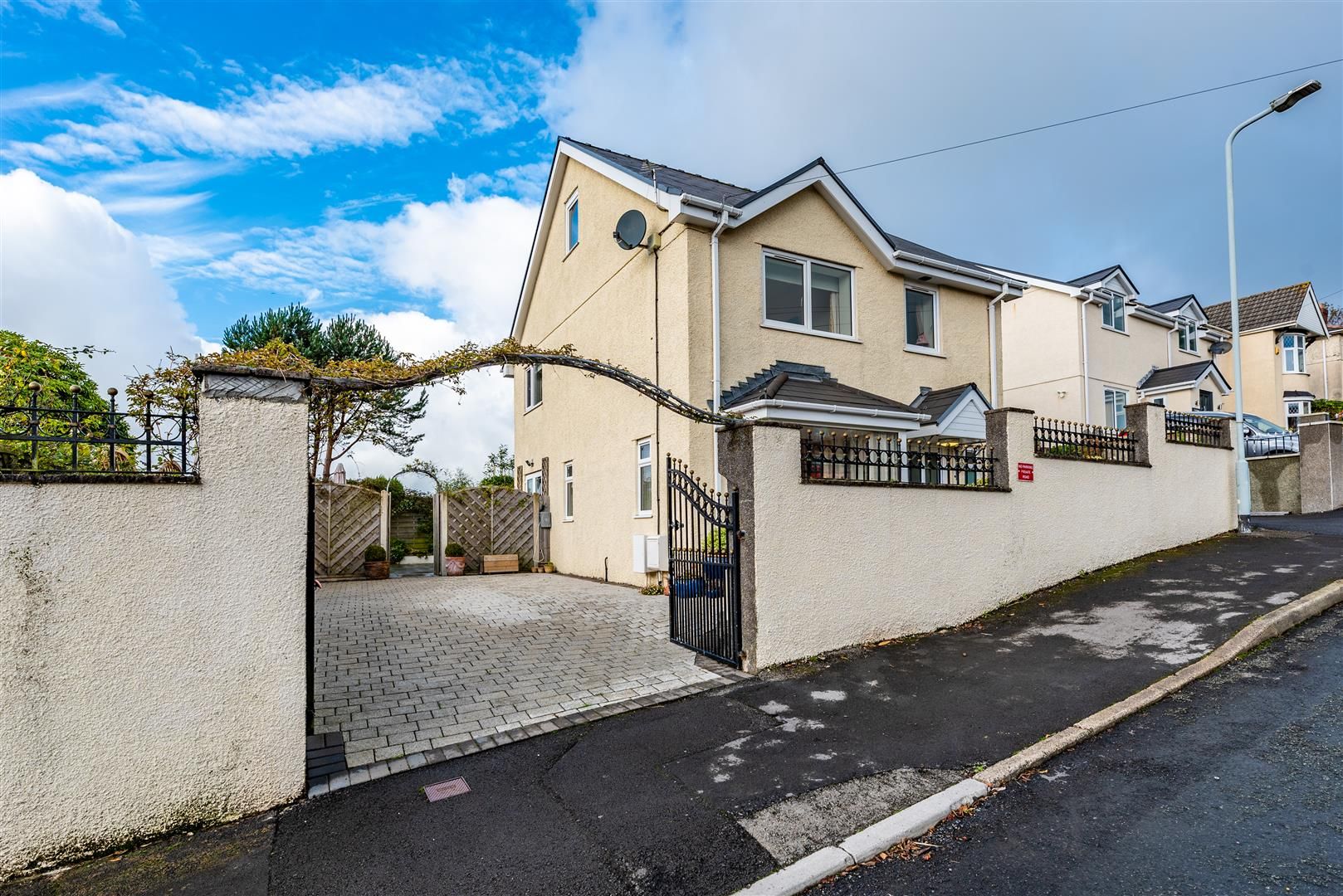4 bed detached house for sale in Maes Y Gruffydd Road, Sketty, Swansea