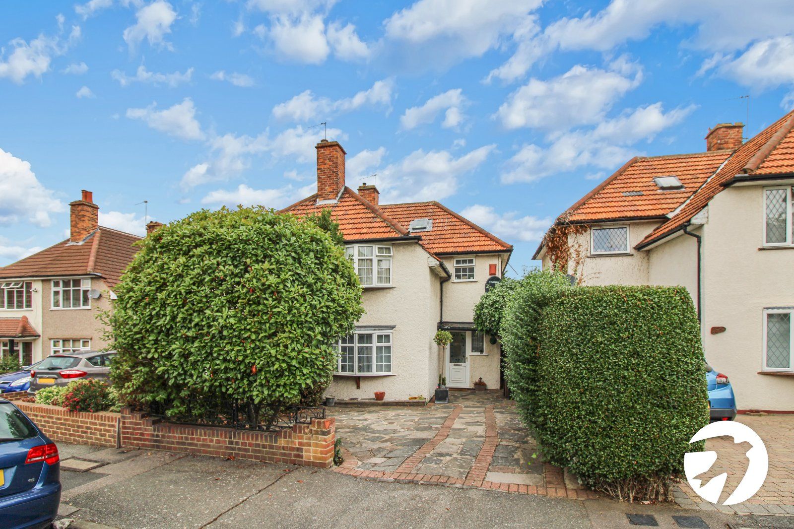 4 bed semidetached house to rent in Avondale Road, Mottingham, London