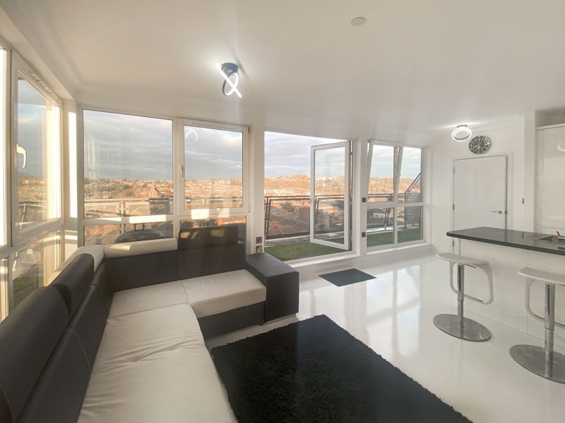 Penthouse Flat, Hatton Place, Midland Road, Luton LU2  