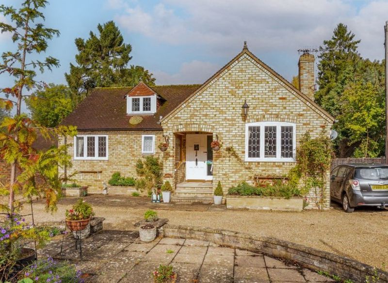 3 bed detached bungalow for sale in Hedsor Road, Bourne End SL8 Zoopla