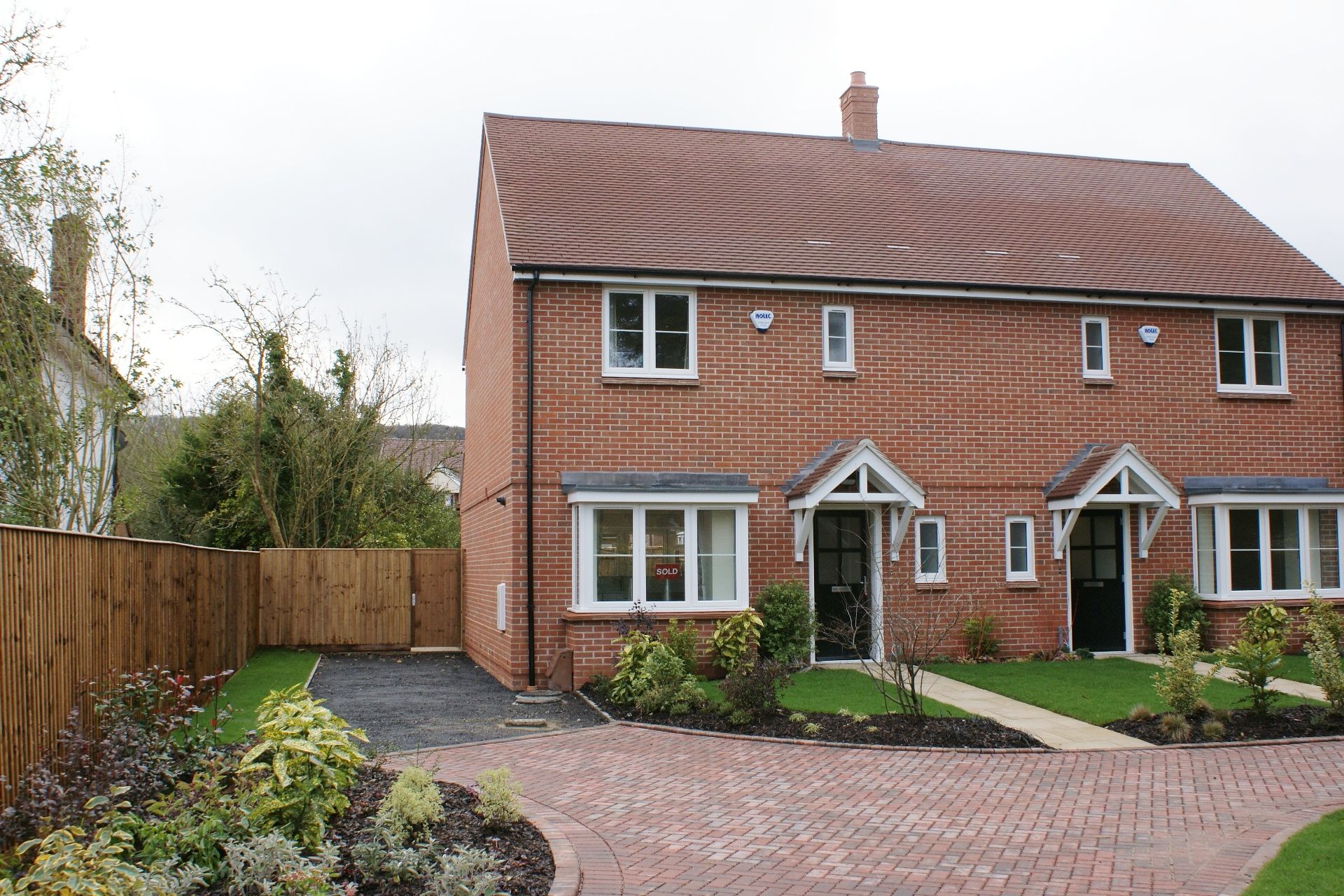 2 bed semidetached house to rent in Wheatfield, Lower Icknield Way