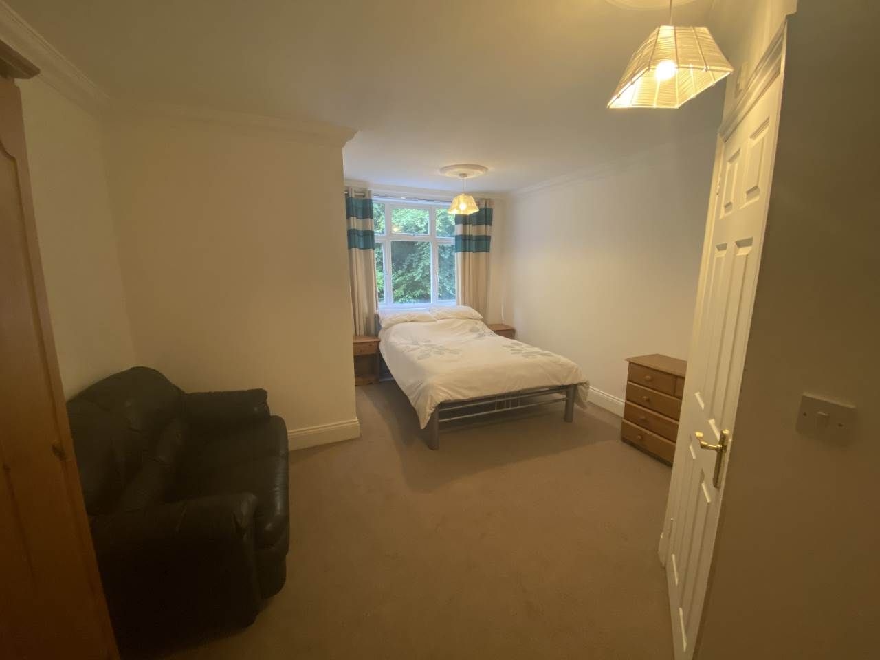 Room to rent in Caversham Place, Sutton Coldfield, Birmingham B73 Zoopla