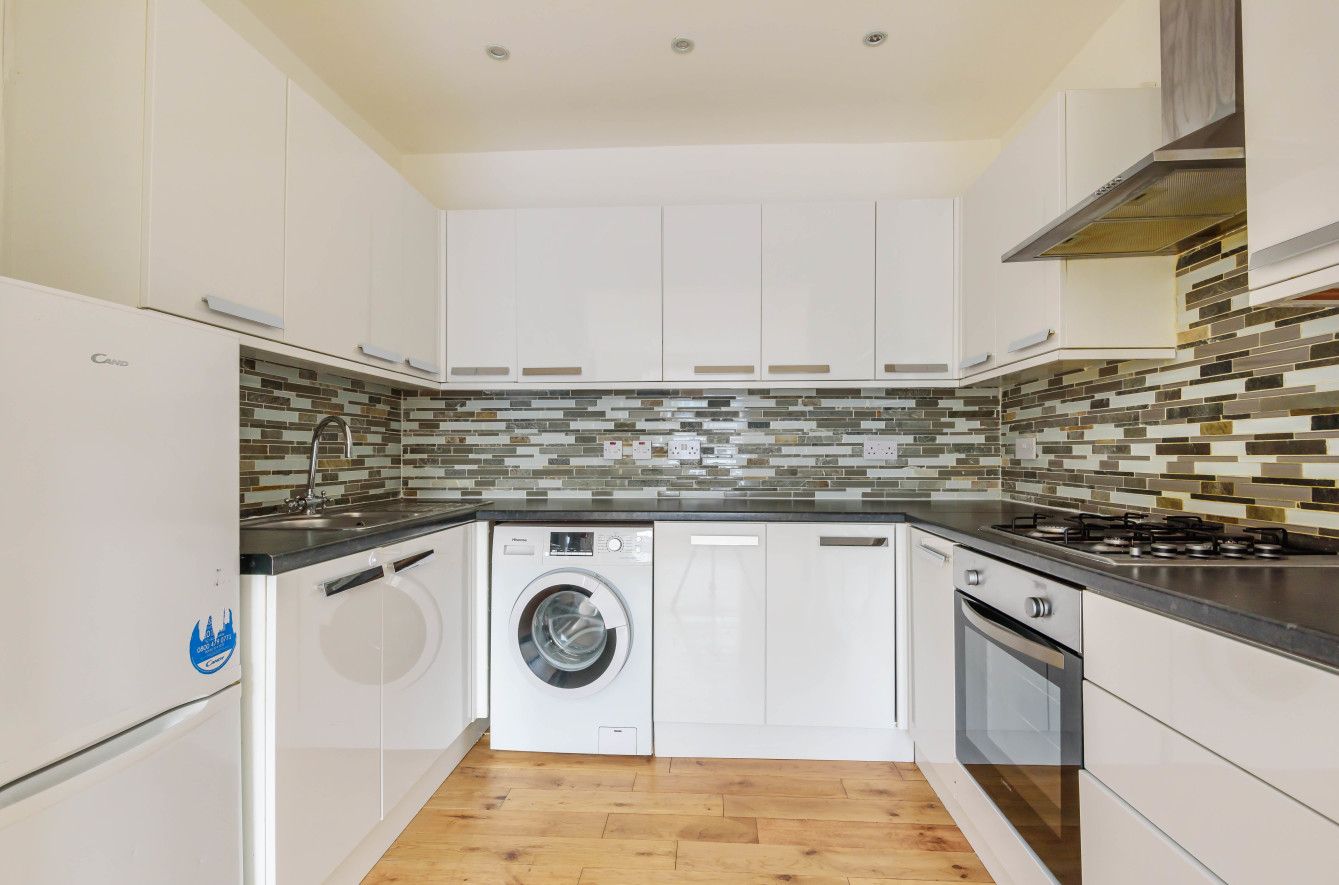 3 bed flat to rent in Albert Road, St. Mary Cray, Orpington BR5 Zoopla