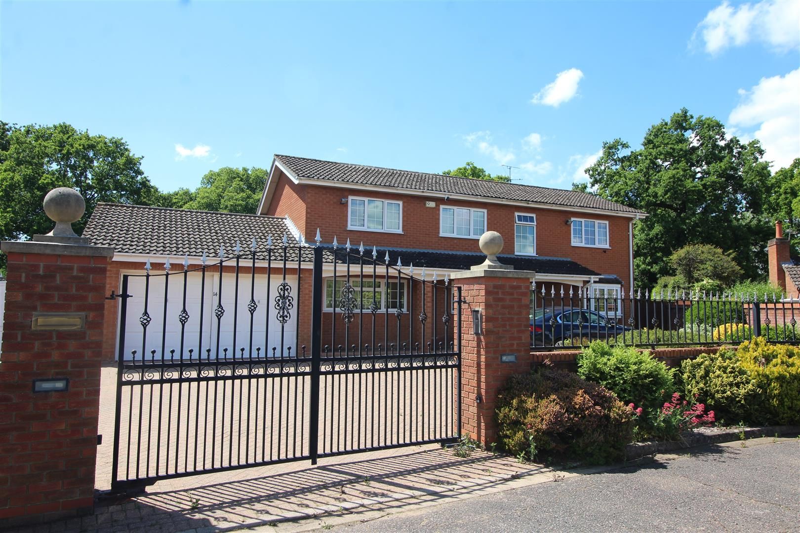 5 bed detached house for sale in Elliot Avenue, South Bretton