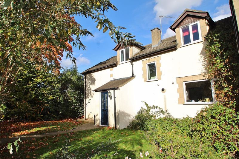 4 bed end terrace house for sale in Hill Crescent, Finstock, Chipping