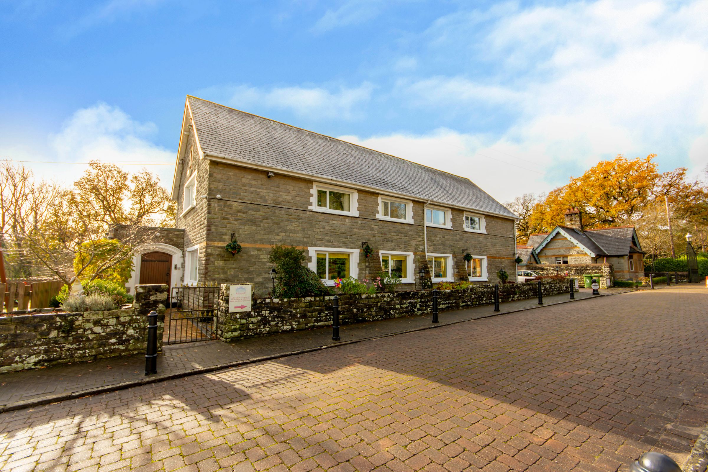 6 bed detached house for sale in PenYFai, Bridgend CF31 Zoopla