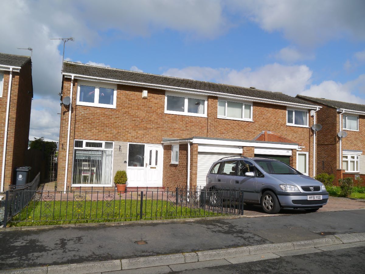 3 bed semidetached house to rent in Bannockburn, Killingworth