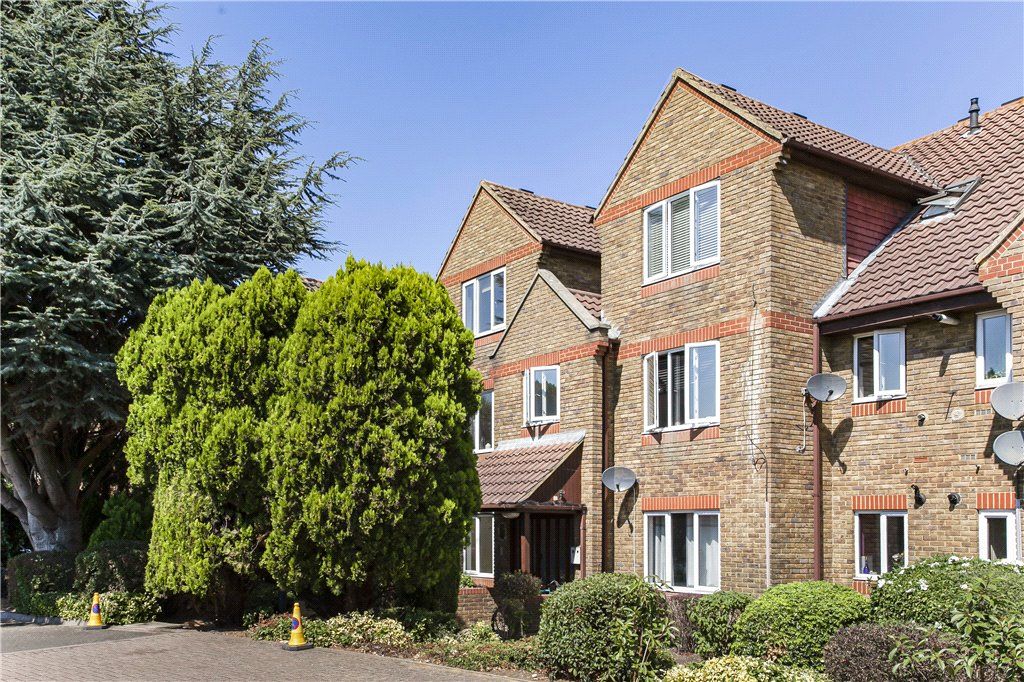 1 bed flat for sale in Kempton Court, Kempton Avenue, SunburyOnThames