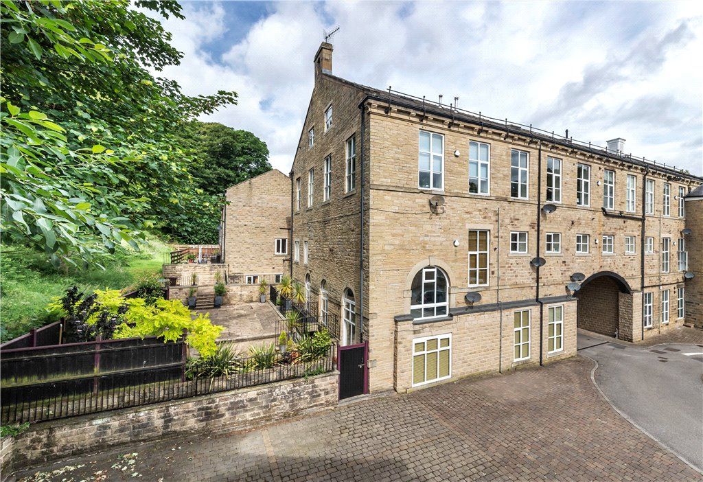 4 bed flat for sale in Weavers Lane, Cullingworth, West Yorkshire BD13