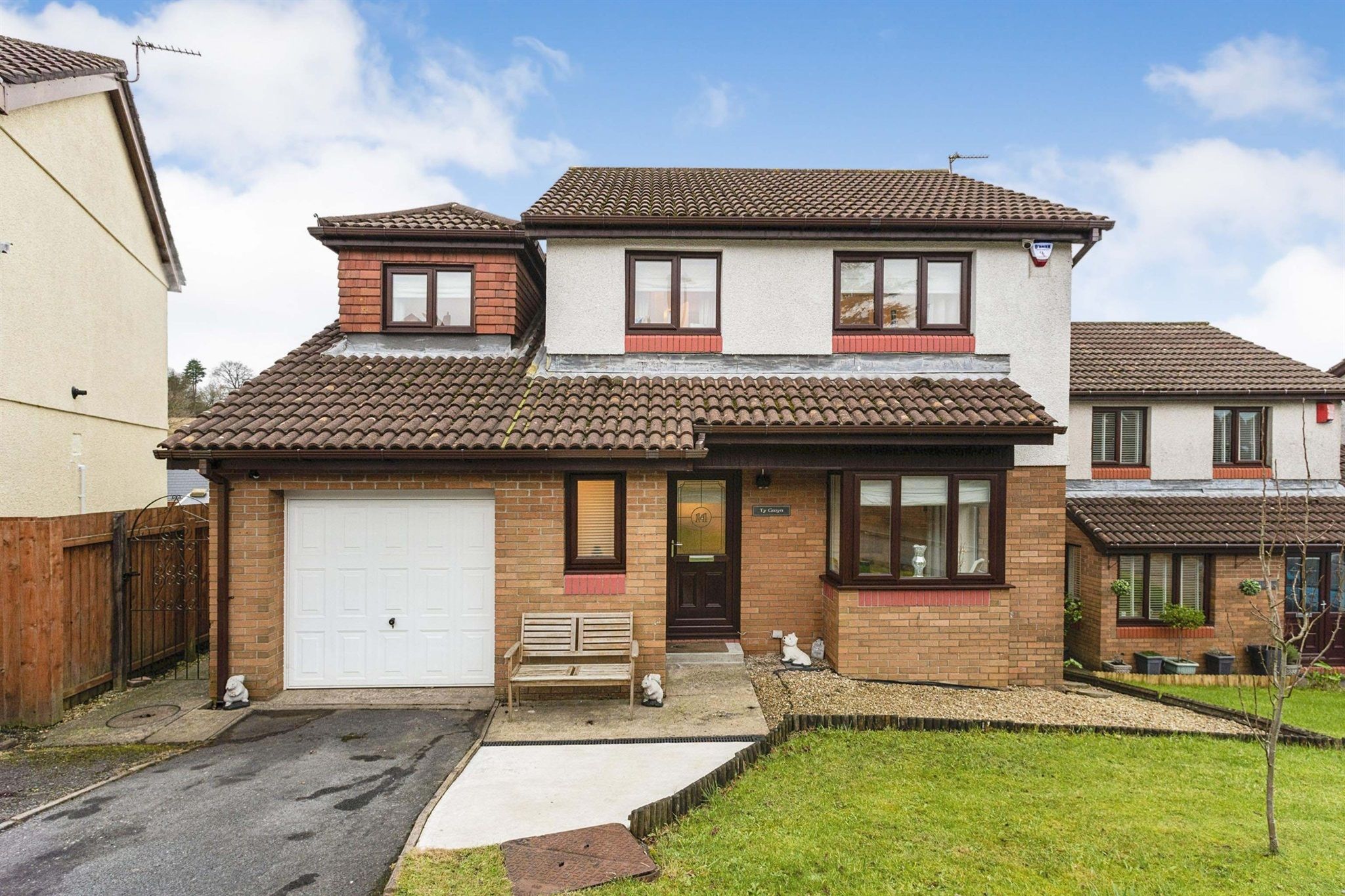 4 bed detached house for sale in Clos Sant Teilo, Llangyfelach, Swansea