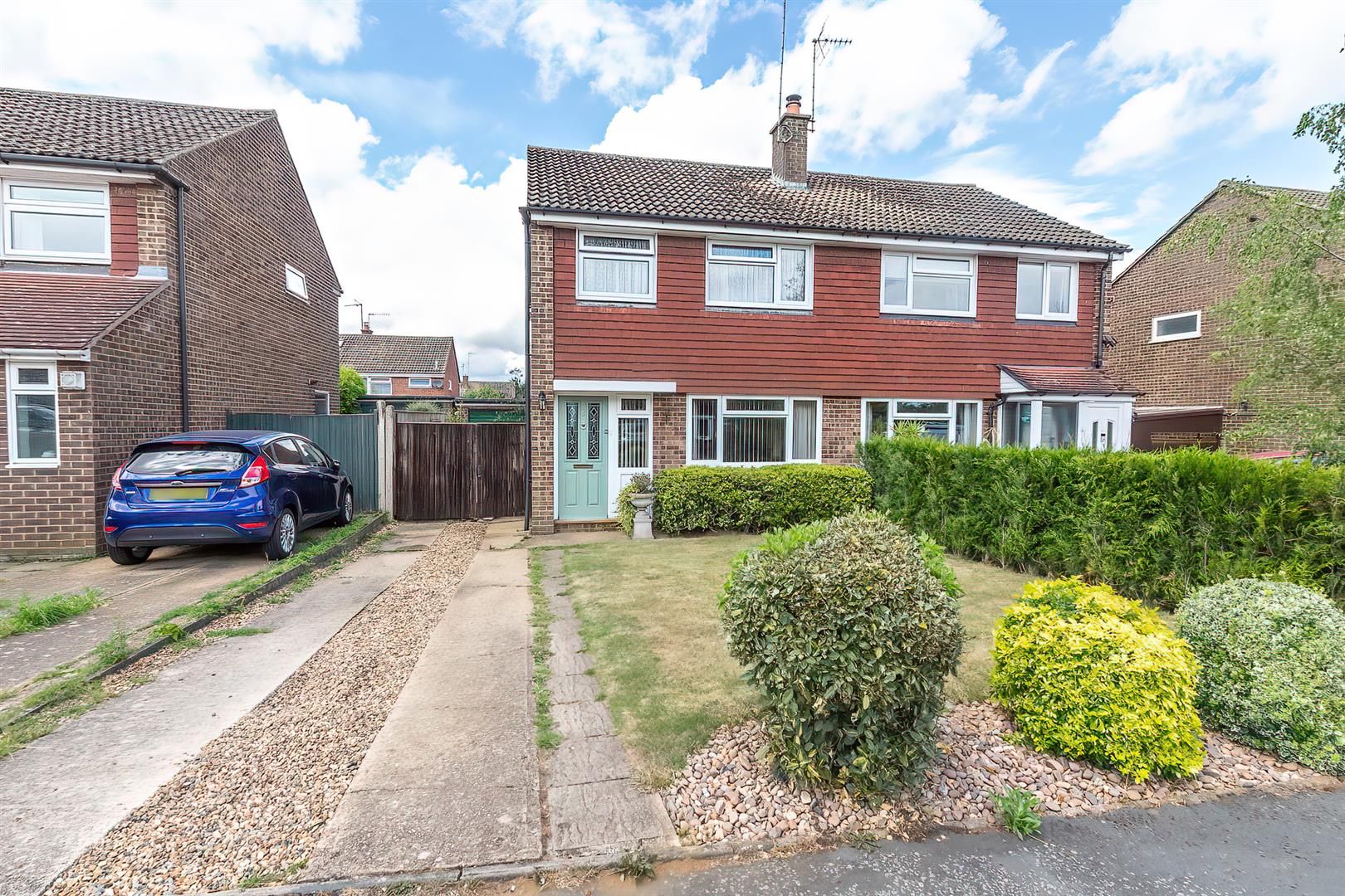 3 bed semidetached house for sale in Castle Close, Wing, Leighton