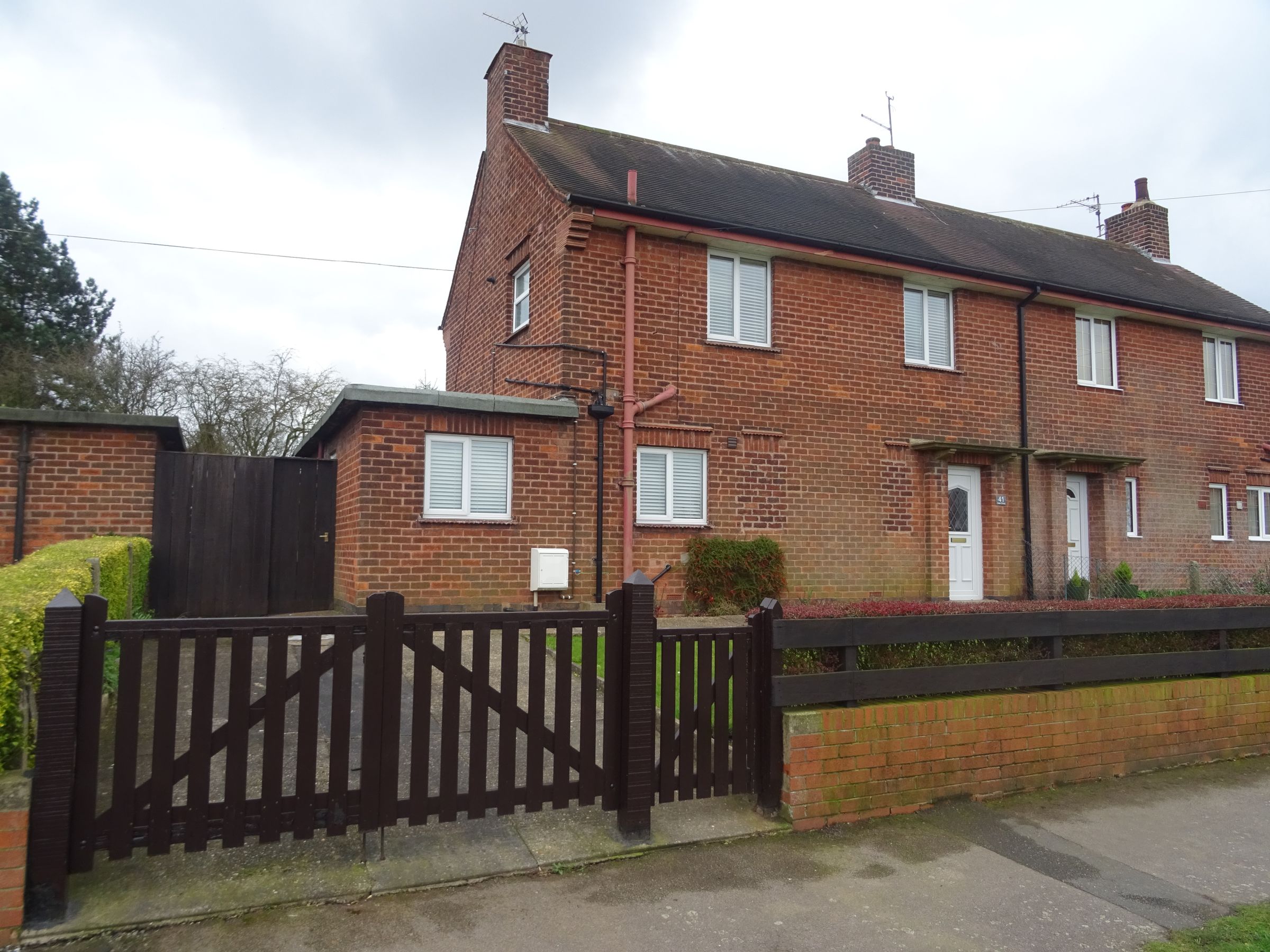 3 bed semidetached house to rent in Dale Close, Langwith, Nether