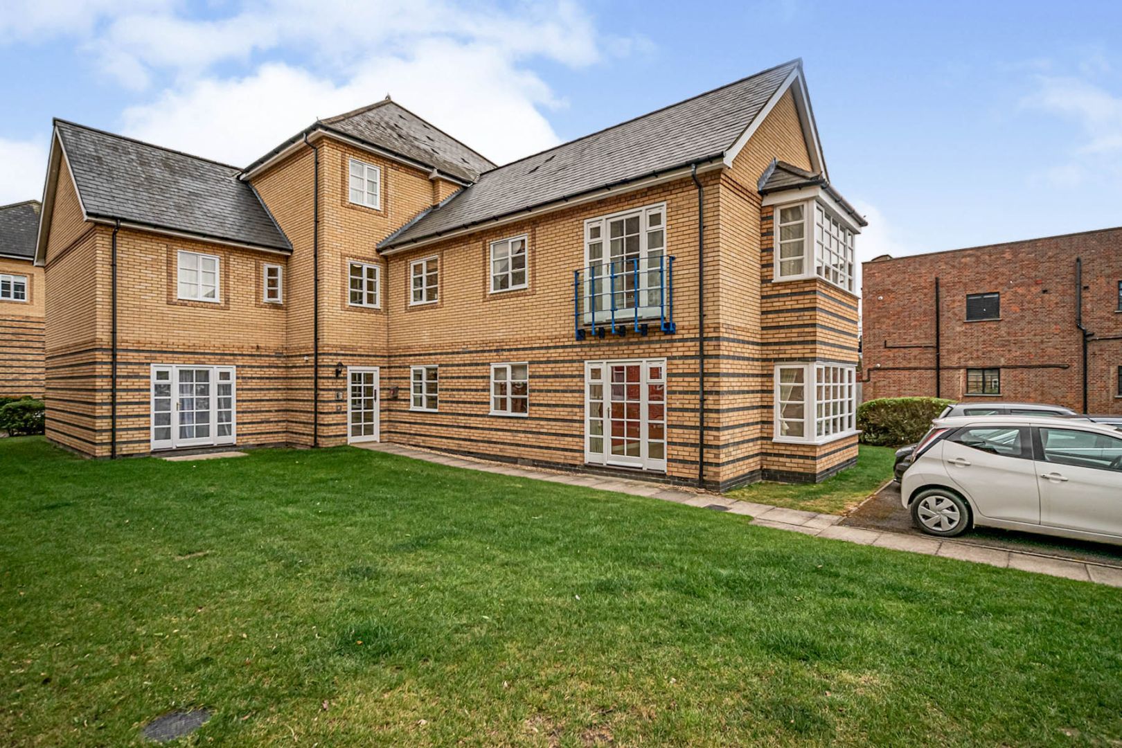 2 bed flat for sale in Newland Gardens, Hertford SG13 Zoopla