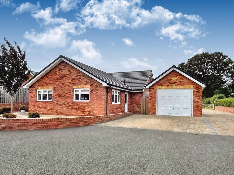 3 bed detached bungalow for sale in Poplar Road, Clehonger, Hereford