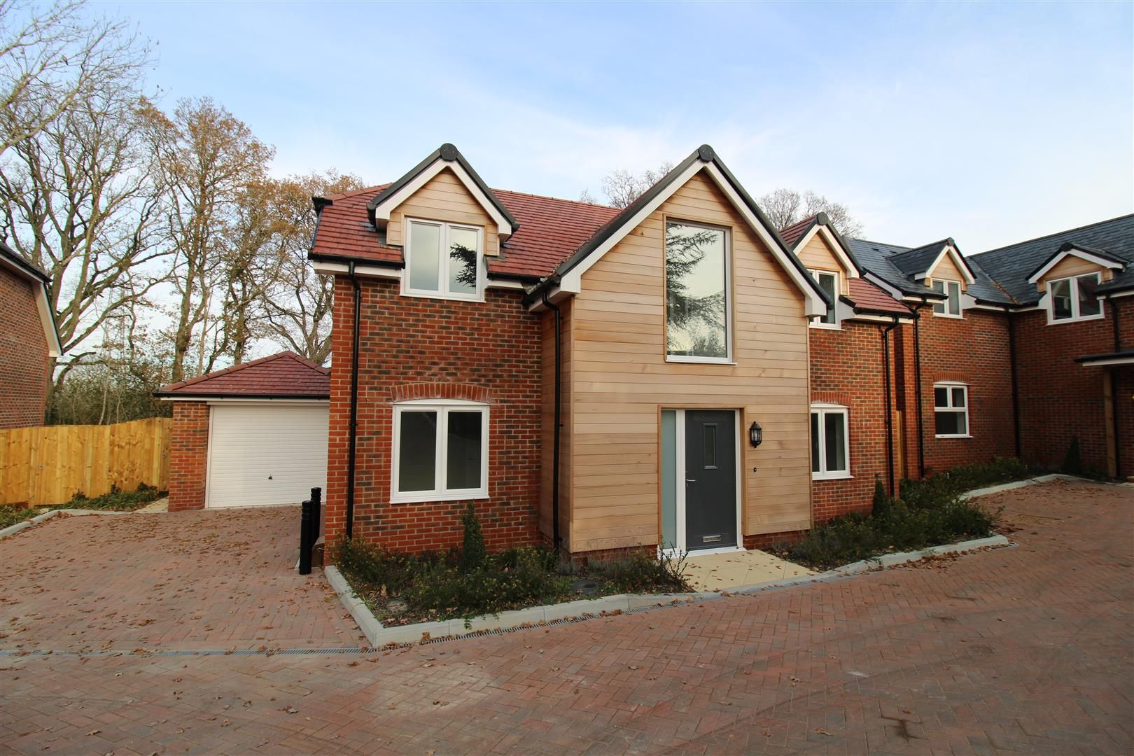 4 bed detached house to rent in Maurys Lane, West Wellow, Romsey SO51