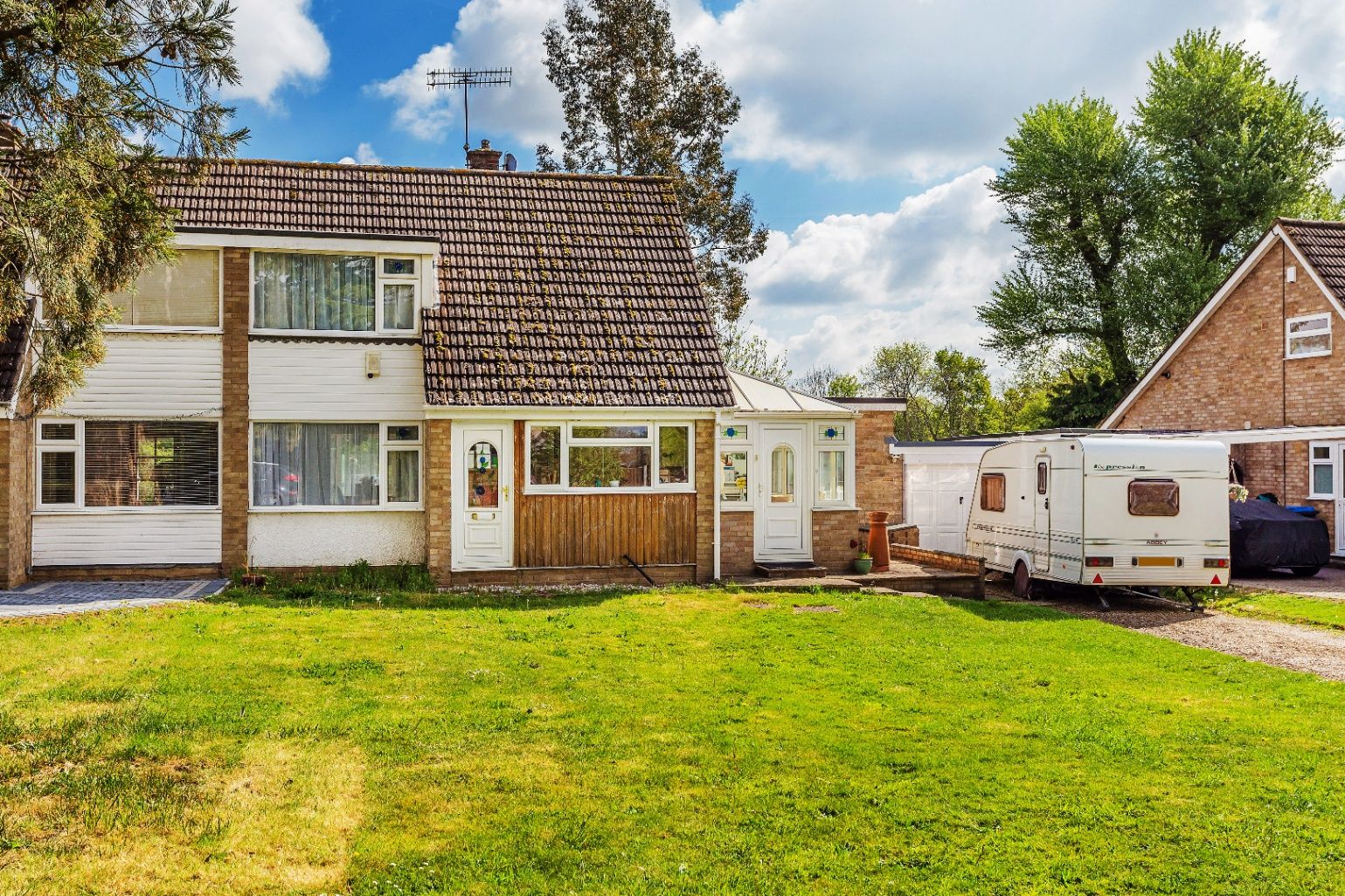 4 bed semidetached house for sale in Langsmead, Blindley Heath