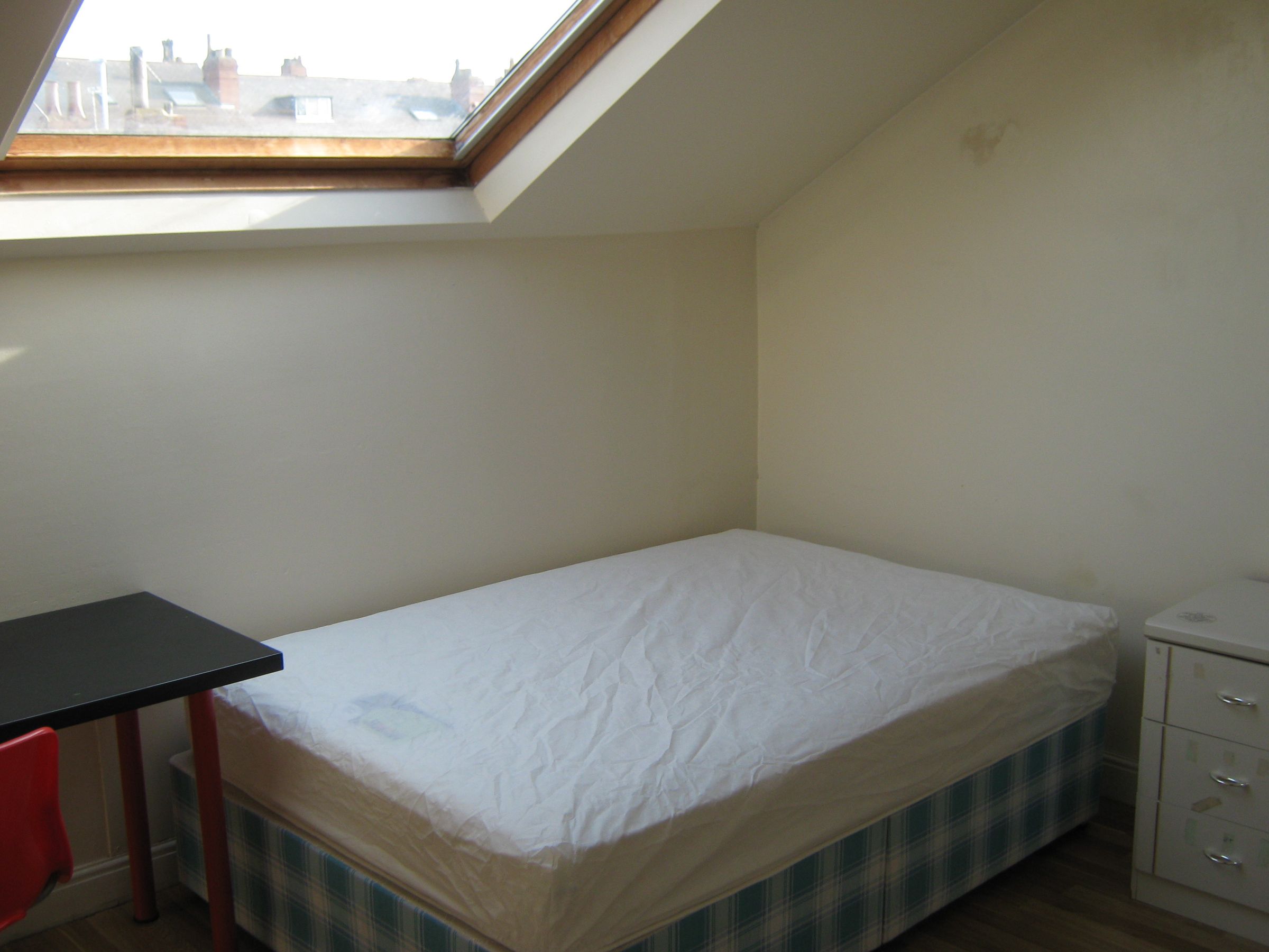 Room to rent in Mexborough Drive, Leeds LS7 Zoopla