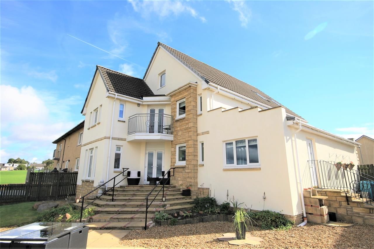6 bed detached house for sale in Mcinnes Drive, Newarthill, Motherwell