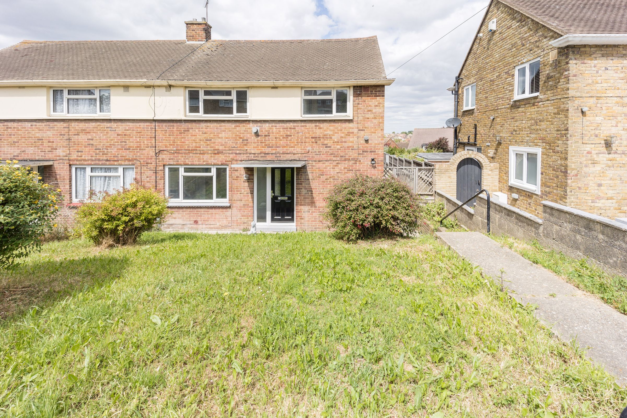 3 bed semidetached house to rent in St. Hildas Way, Gravesend, Kent