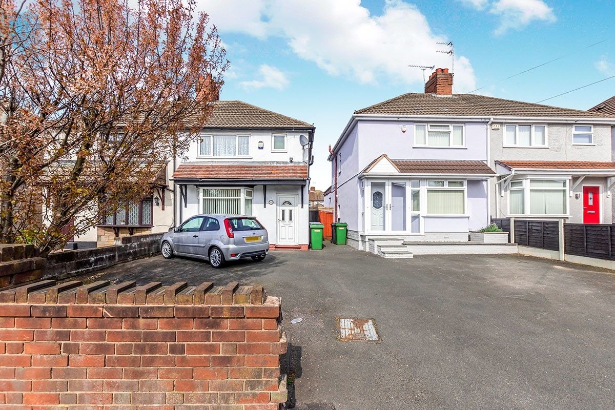 3 bed semidetached house to rent in Elston Hall Lane, Wolverhampton