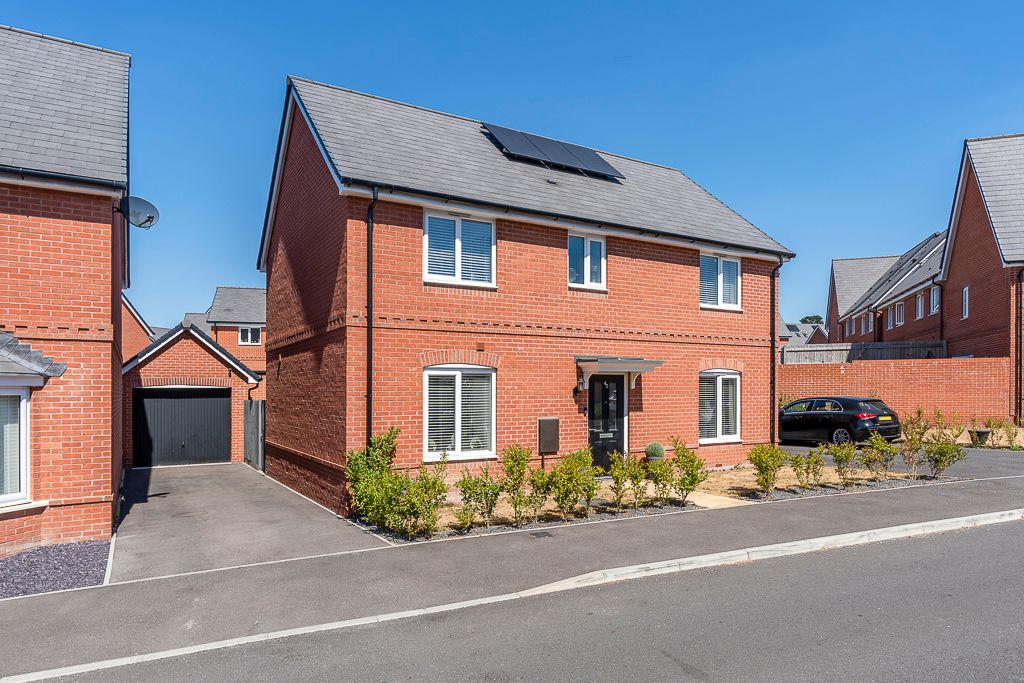 4 bed detached house for sale in Warwick Way, Bursledon SO31 Zoopla